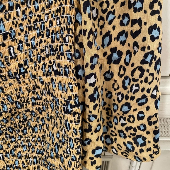 Juniper Blu Leopard Crop Top, NWT, medium - Picture 3 of 3